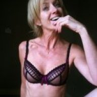 DesperateDivorcedMilf